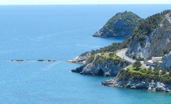 Bergeggi, condizioni stabili ma gravi per il dodicenne colpito da un cassonetto: proseguono le indagini Bergeggi, condizioni stabili ma gravi per il dodicenne colpito da un cassonetto: proseguono le indagini