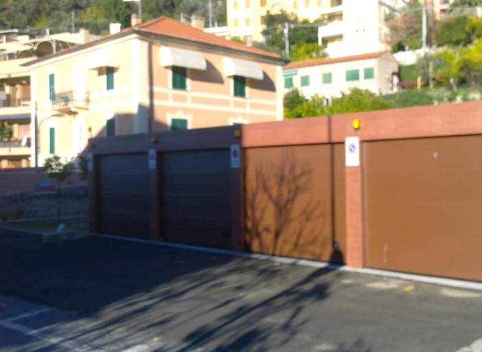 Finale Ligure Viva: "A Varigotti i box privati rubano spazio ai parcheggi pubblici?"