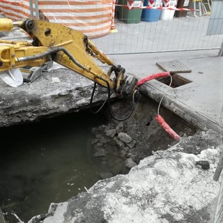 Borghetto, realizzazione by-pass fognario in via 2 Giugno: lavori in corso (FOTO)