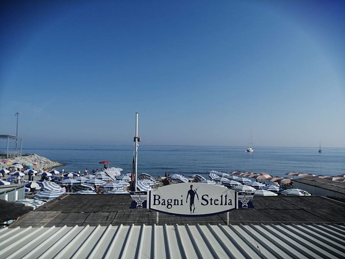 Varazze, saltano i giovedì dei Bagni Stella. Il proprietario: "Diamo fastidio a qualcuno"