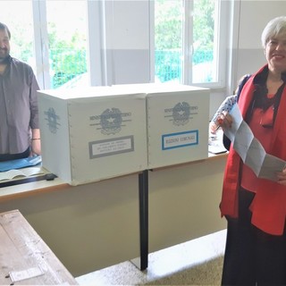 Foto di repertorio: Maria Gabriella Branca al voto
