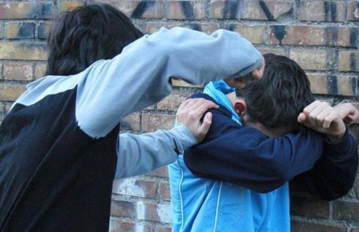 Albenga; picchia il compagno di classe della figlia, intervengono i carabinieri