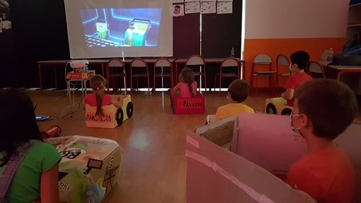 Un "drive-in" per bambini durante il campo solare di Cisano sul Neva