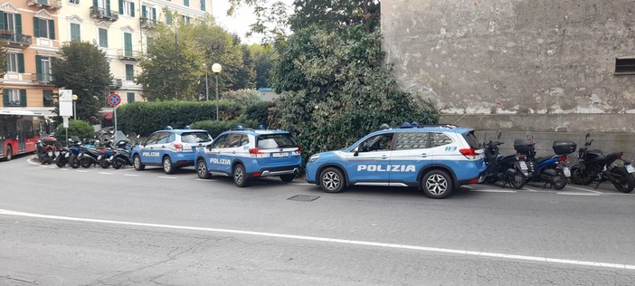 Blitz della polizia questa mattina negli uffici della Provincia, atti sotto la lente di ingrandimento Blitz della polizia questa mattina negli uffici della Provincia, atti sotto la lente di ingrandimento