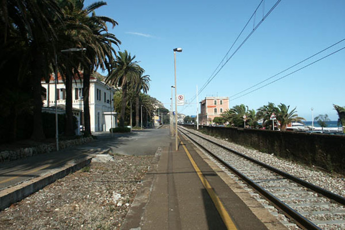 Spostamento a monte della tratta Andora-Finale Ligure, c'è chi dice no: "Un disastro per la mobilità ferroviaria" Spostamento a monte della tratta Andora-Finale Ligure, c'è chi dice no: "Un disastro per la mobilità ferroviaria"