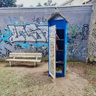 I libri passano di mano in mano al Parco Marabotto: un frigo inutilizzato per il "Book Crossing"