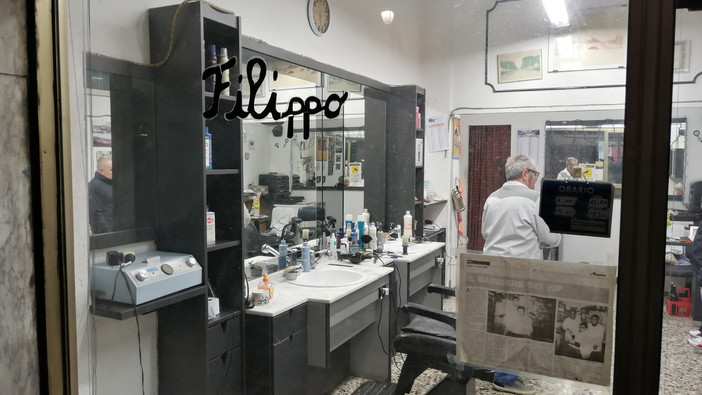 Albenga perde una delle sue botteghe storiche: dopo 50 anni, da domani addio alla "barberia Filippo"