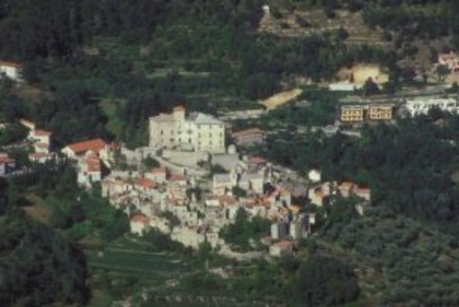 Balestrino: ordinanza sui dispositivi di protezione individuali. Obbligatoria la mascherina nei luoghi pubblici Balestrino: ordinanza sui dispositivi di protezione individuali. Obbligatoria la mascherina nei luoghi pubblici