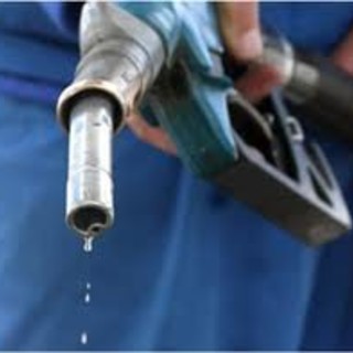 Inflazione: Coldiretti, la spesa per il pieno sorpassa quella a tavola