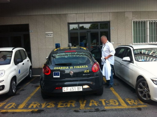 Il blitz della Finanza alla sede dell' autostrada dei Fiori