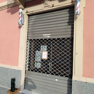Savona, chiuso nuovamente dal Questore il barber shop di Zinola Savona, chiuso nuovamente dal Questore il barber shop di Zinola