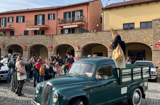 Garlenda in attesa per l'arrivo in piazza della Befana