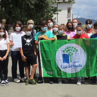 Laigueglia, la scuola secondaria "Badarò" si conferma "Bandiera Verde" (FOTO)