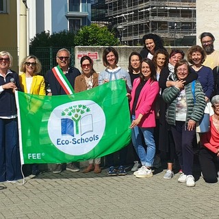 Bandiera Verde 2026 a Pietra, la scuola primaria Giovanni XII conquista per la seconda volta il vessillo simbolo delle "Eco-Schools"