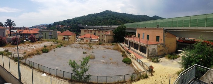 Savona, lasciata nel degrado e nell’abbandono l’ex bocciofila di via Firenze: interrogativo riqualificazione