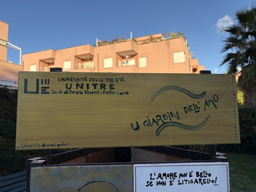 “U giardìn dell’amû”: l’Unitre decora Borgio Verezzi con venti piastrelle d’arte