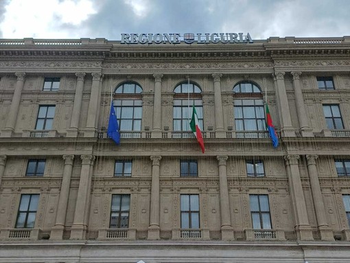 Giornata in memoria delle vittime del Covid-19: bandiere a mezz’asta per ricordare cittadini e sanitari