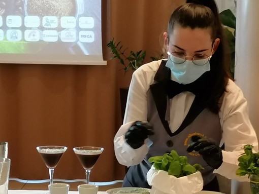 Il basilico &quot;sospeso&quot; incontra il caffè: dall'alberghiero Migliorini di Finale la stuzzicante idea in un cocktail