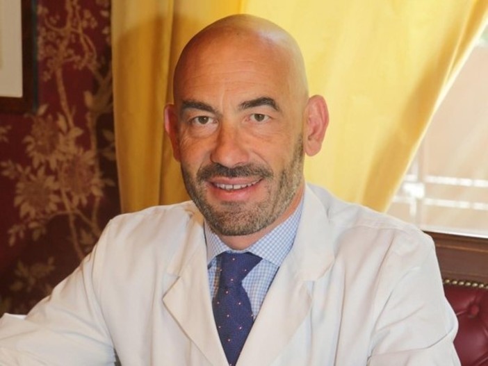 Variante Omicron, Bassetti: "Diventerà predominante, immunità di gregge entro marzo-aprile"