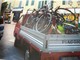 Alassio, la polizia municipale rimuove le bici abbandonate Alassio, la polizia municipale rimuove le bici abbandonate