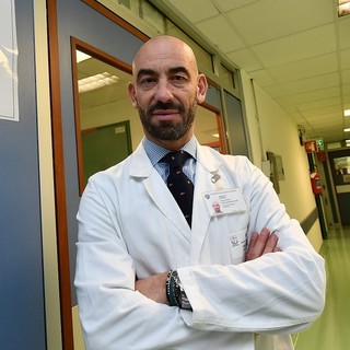 Bassetti: "Non consumare latte crudo, l'aviaria si sta avvicinando all'uomo"