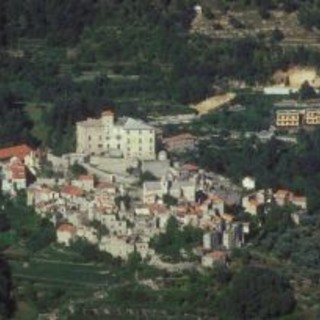 Balestrino: ordinanza sui dispositivi di protezione individuali. Obbligatoria la mascherina nei luoghi pubblici Balestrino: ordinanza sui dispositivi di protezione individuali. Obbligatoria la mascherina nei luoghi pubblici