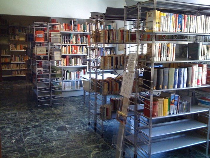 Biblioteca di Altare, nuovi volumi sulla Seconda Guerra Mondiale grazie al lascito di Ilario Pollero Biblioteca di Altare, nuovi volumi sulla Seconda Guerra Mondiale grazie al lascito di Ilario Pollero