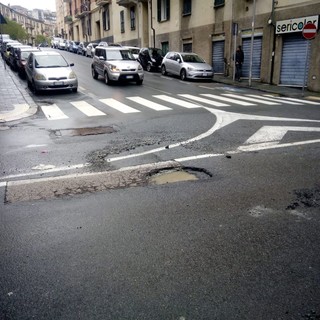 Savona, torna l'incubo buche: comune al lavoro su via Stalingrado