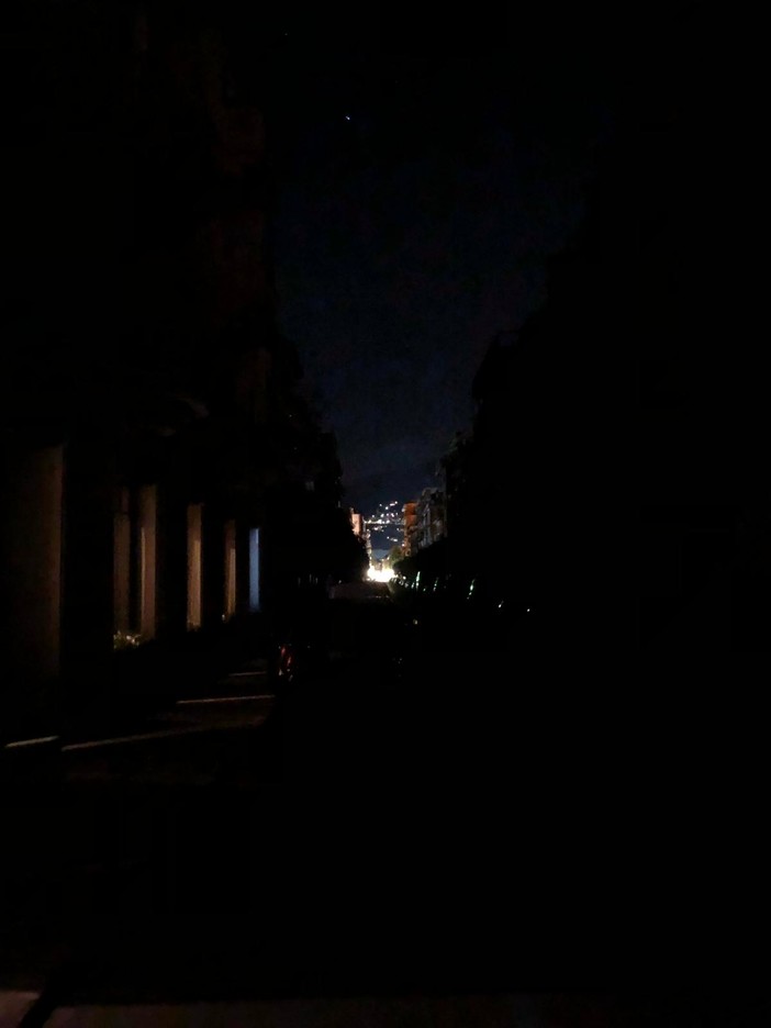 Ieri sera blackout elettrico ad Alassio, un residente: "Per circa 10 minuti è calato il buio"