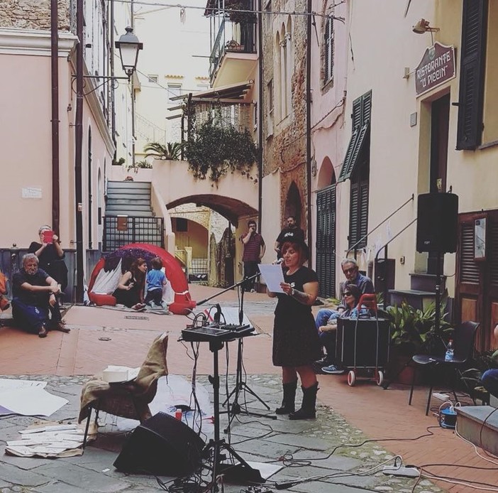 Loano, Borgo Castello si trasforma ne "Il borgo dei poeti" Loano, Borgo Castello si trasforma ne "Il borgo dei poeti"