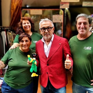 Bruno Barbieri fa visita ad ANT Albenga: lo chef incontra volontari e operatori Bruno Barbieri fa visita ad ANT Albenga: lo chef incontra volontari e operatori