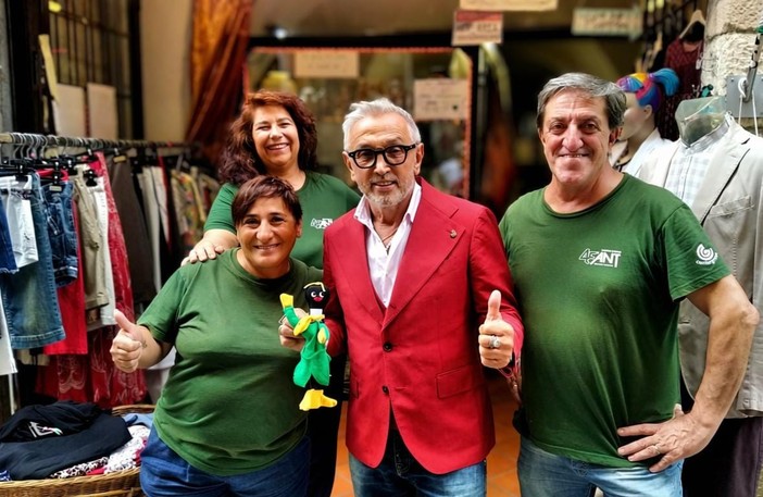 Bruno Barbieri fa visita ad ANT Albenga: lo chef incontra volontari e operatori Bruno Barbieri fa visita ad ANT Albenga: lo chef incontra volontari e operatori