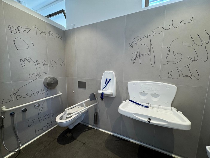 Alassio, bagni nuovi della stazione vandalizzati: secondo caso in pochi mesi Alassio, bagni nuovi della stazione vandalizzati: secondo caso in pochi mesi
