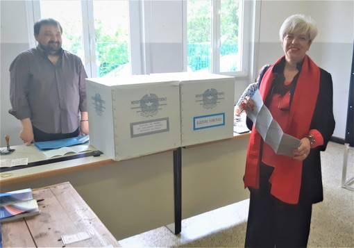 Foto di repertorio: Maria Gabriella Branca al voto Foto di repertorio: Maria Gabriella Branca al voto