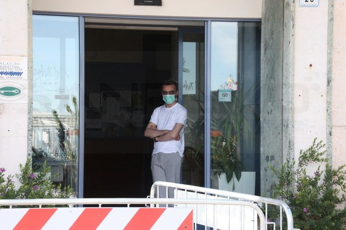 Alassio: tra stasera e domani verranno trasferiti i clienti degli alberghi 'Bel Sit' e 'Al Mare' Alassio: tra stasera e domani verranno trasferiti i clienti degli alberghi 'Bel Sit' e 'Al Mare'