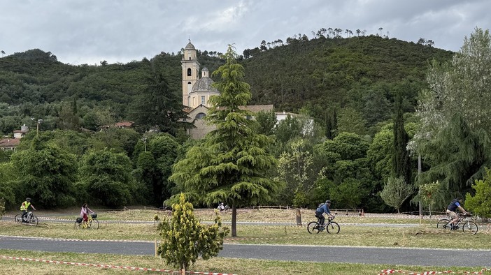 Successo per Bimbinbici: pedalate, natura ed entusiasmo al Parco Le Serre di Garlenda