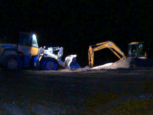 Albenga: ripascimento della spiaggia di notte, è regolare? Albenga: ripascimento della spiaggia di notte, è regolare?