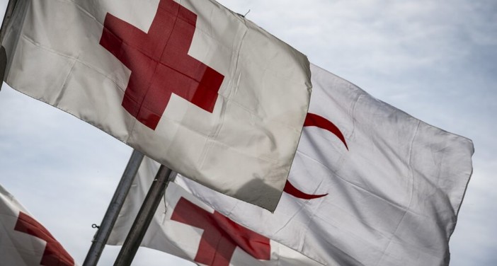 Bandiere della Croce Rossa e Mezzaluna Rossa