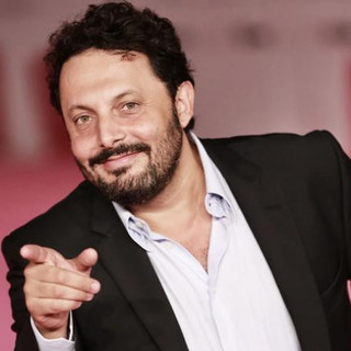 Albenga, sabato si parla romano con Enrico Brignano