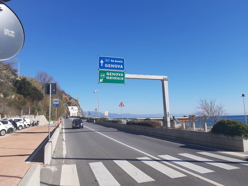 Bergeggi e il "caso" del cartello che rimanda all’autostrada dal centro città