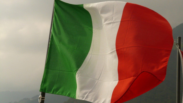 Coronavirus, martedì 31 marzo bandiere dei comuni italiani a mezz'asta