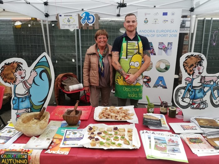 Il Basilico di Andora conquista Fossano: successo per i laboratori del pesto al mortaio e per l'olio extravergine d'oliva Il Basilico di Andora conquista Fossano: successo per i laboratori del pesto al mortaio e per l'olio extravergine d'oliva
