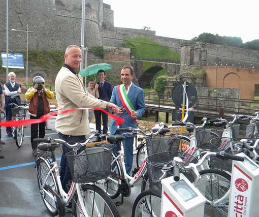 Due nuove postazioni per il "bike sharing" Due nuove postazioni per il "bike sharing"