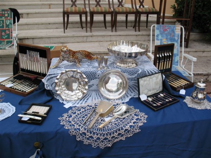 Laigueglia, torna il tradizionale mercatino dell’antiquariato Laigueglia, torna il tradizionale mercatino dell’antiquariato