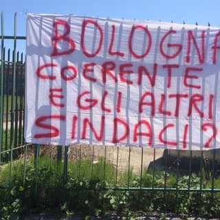 Emergenza profughi: Cairo e Carcare due striscioni a sostegno del sindaco Bologna