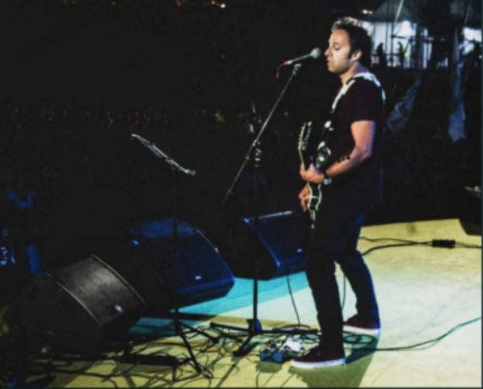 Deputato e musicista, Sergio Battelli presenta il suo ultimo singolo "Sei solo te"