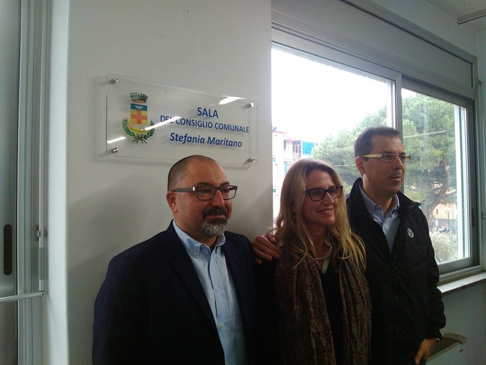 "Donne Oltre": a Borghetto Santo Spirito una panchina per la storia di ogni donna (VIDEO)