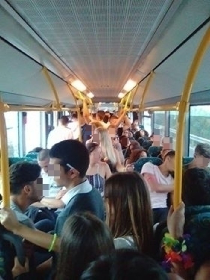 Bus sovraffollati: la protesta di una lettrice