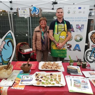 Il Basilico di Andora conquista Fossano: successo per i laboratori del pesto al mortaio e per l'olio extravergine d'oliva