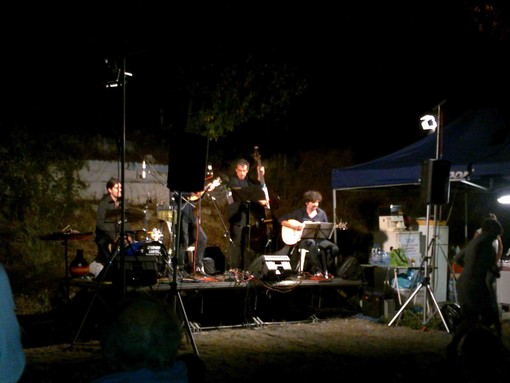 Musica ed emozioni ieri sera a "balla con le Bughe". Questa sera il bis Musica ed emozioni ieri sera a "balla con le Bughe". Questa sera il bis